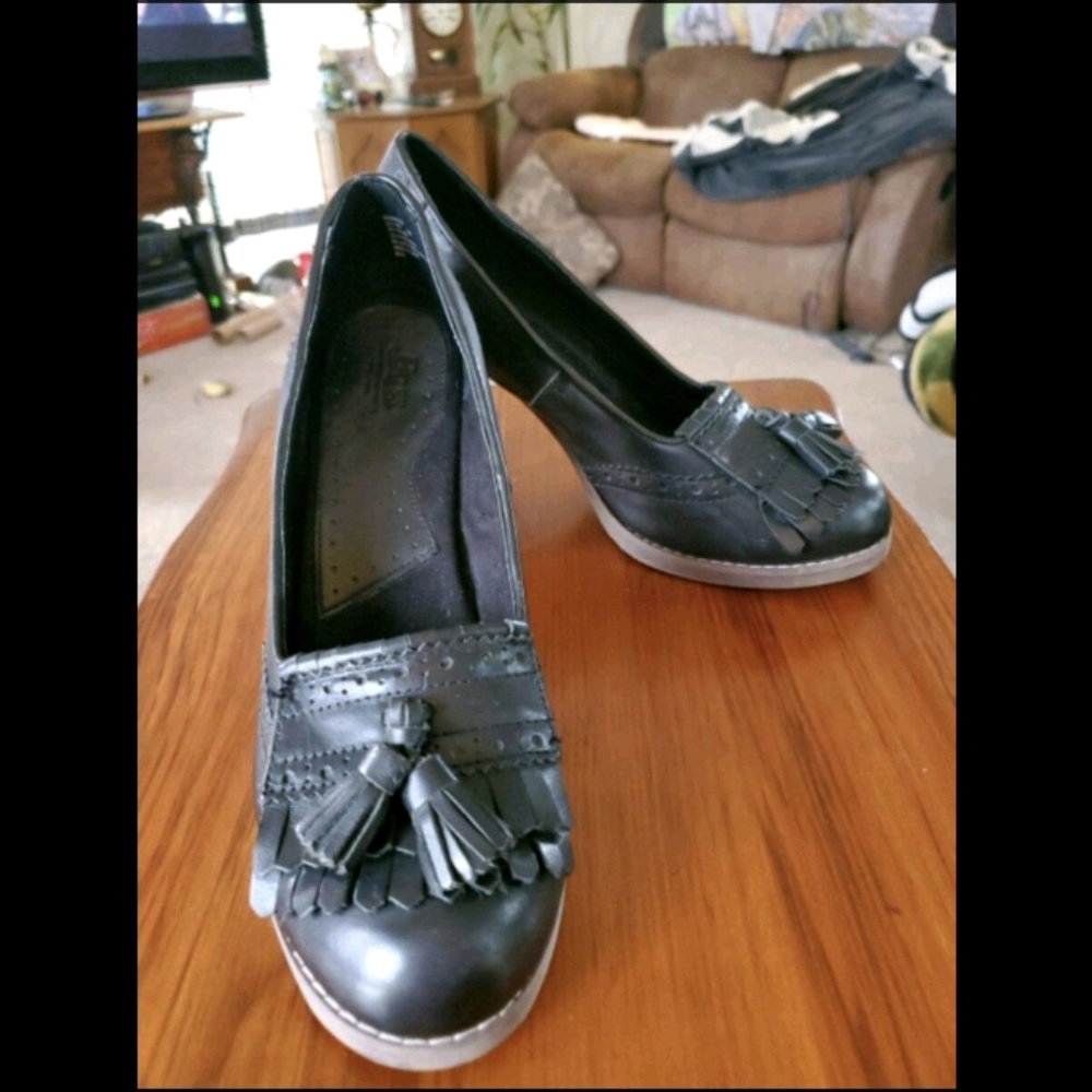 Bass Kylie Kiltie and Tassel Heels Size 11